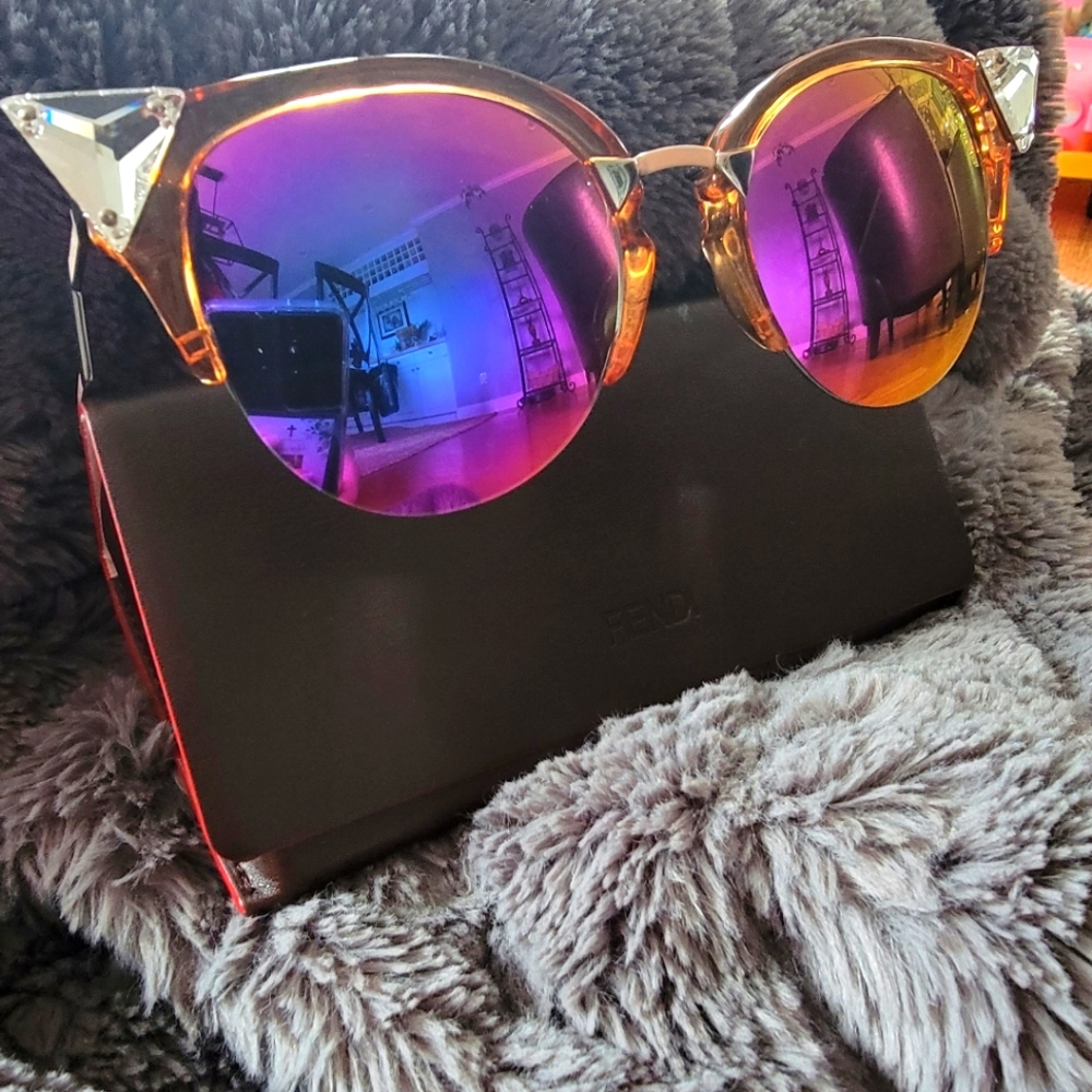 FENDI IRIDIA CAT EYE SUNGLASSES PINK EUC